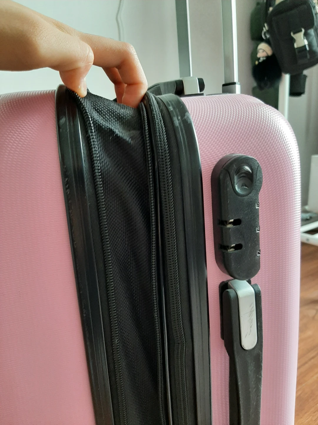 Swiss Wheels Pink Carry-On Luggage - photo 4