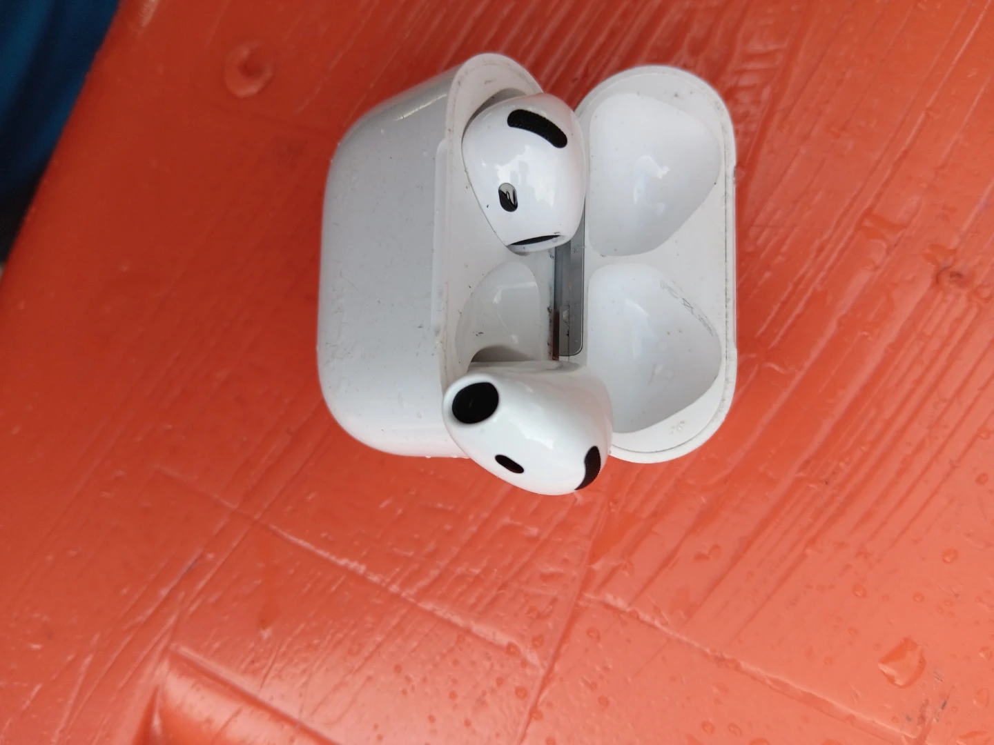 Apple AirPods Pro (2nd generation) - photo 4