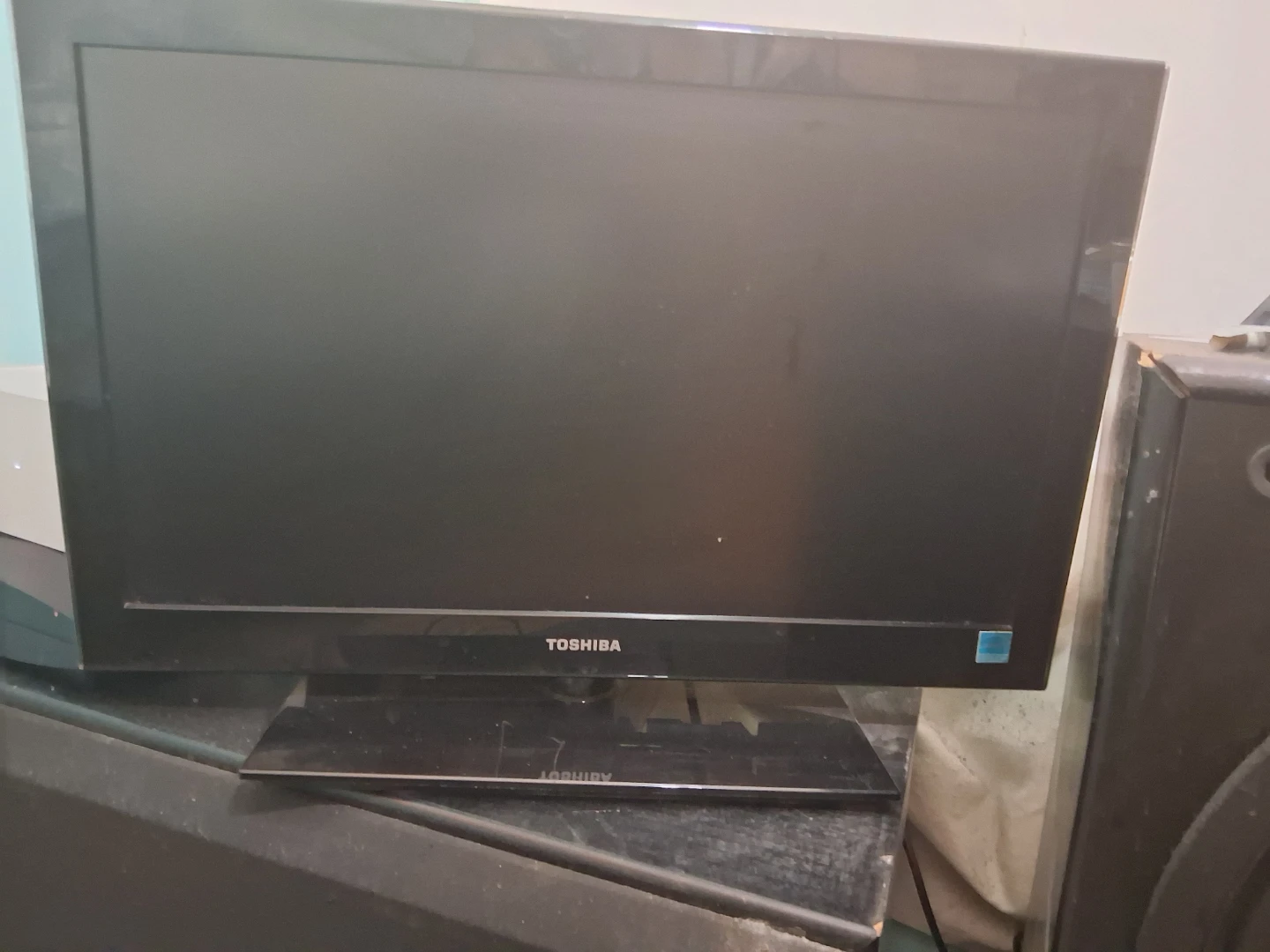 Toshiba TV asking $70-OBO - photo 5