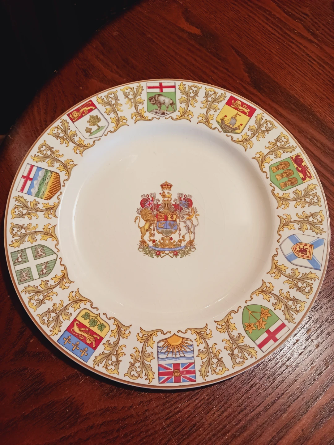 Royal Coat of Arms Ducal Crown Collectible Plate - photo 2
