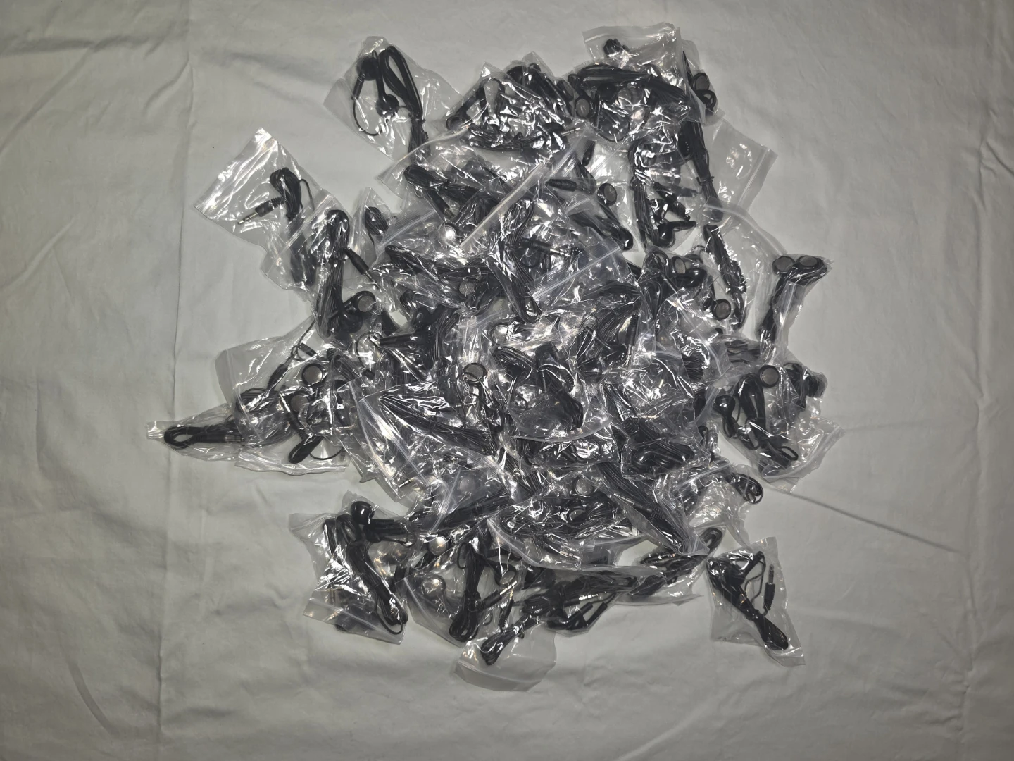 90 Black Earbud Headphones with 3.5mm Jack 90 HEADPHONES IN BAG