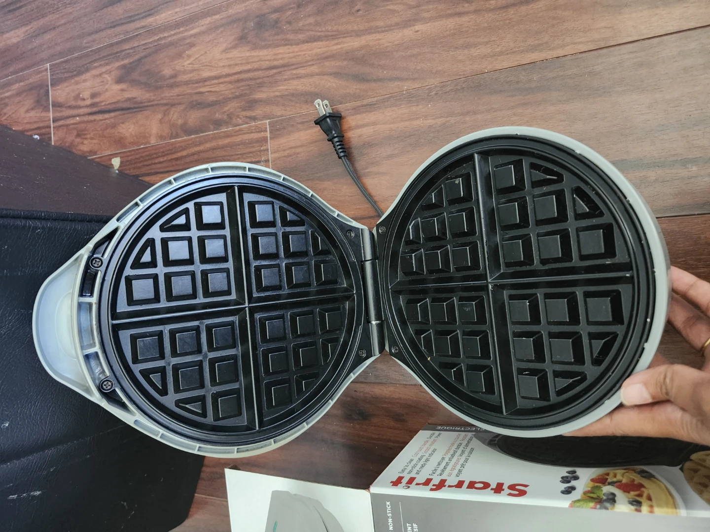 Starfrit Electric Waffle Maker - photo 4