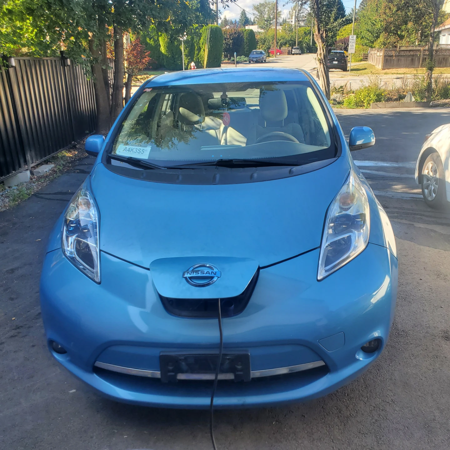 Blue Nissan Leaf Electric Car - photo 3
