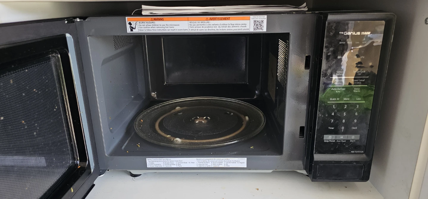 The Genius 1100W Microwave NN-SU65QB