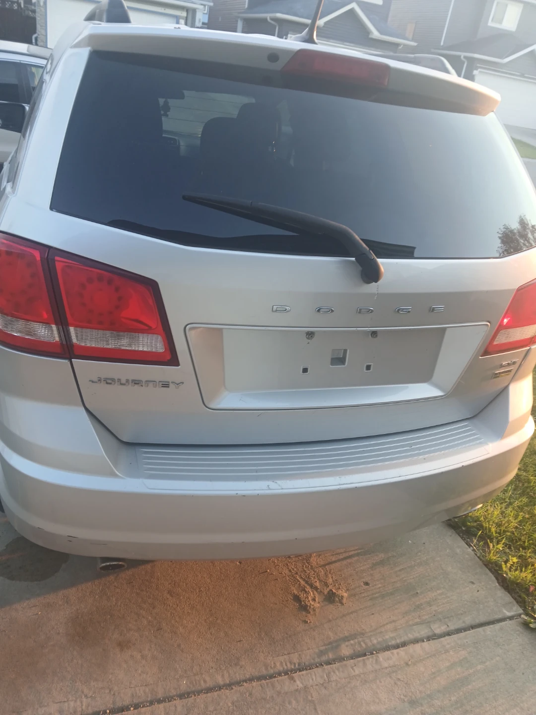 This an SUV Dodge Journey 2011 .