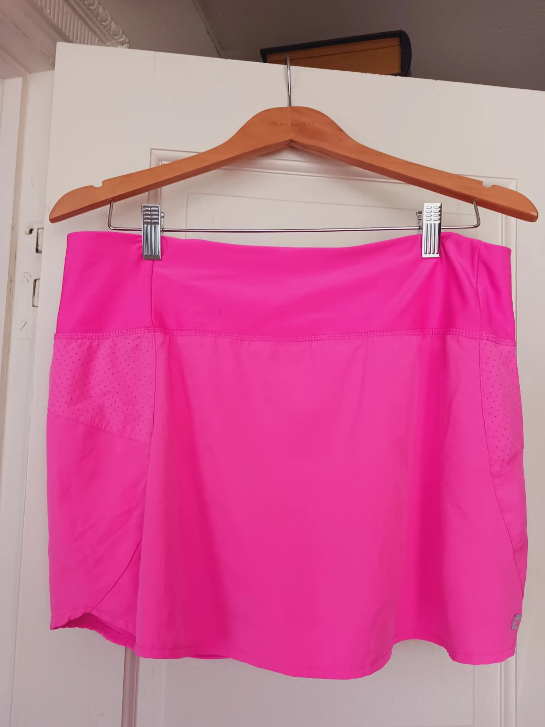 Athletic Tennis Pink Skirt with built-in shorts. Size L. - photo 2