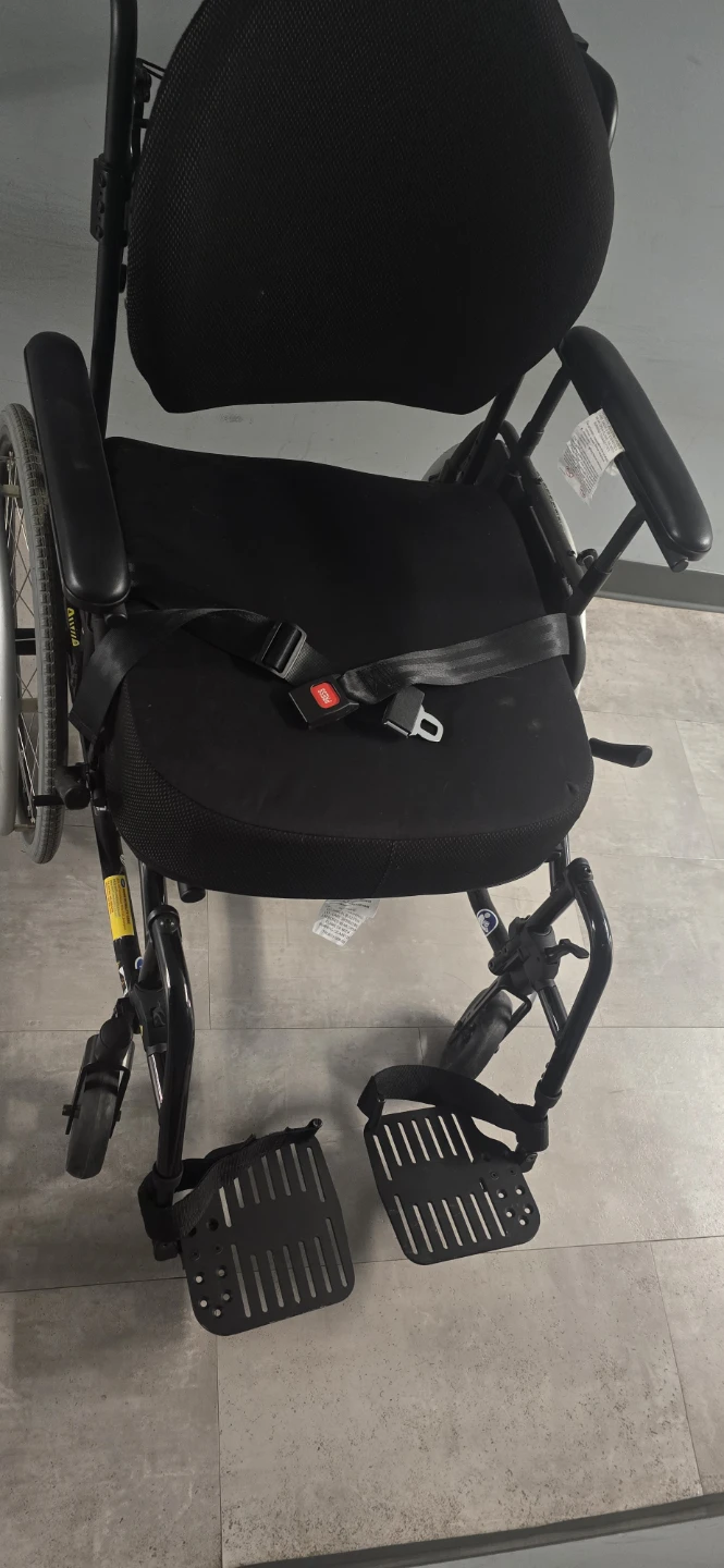 Black Wheelchair with Seatbelt - photo 2