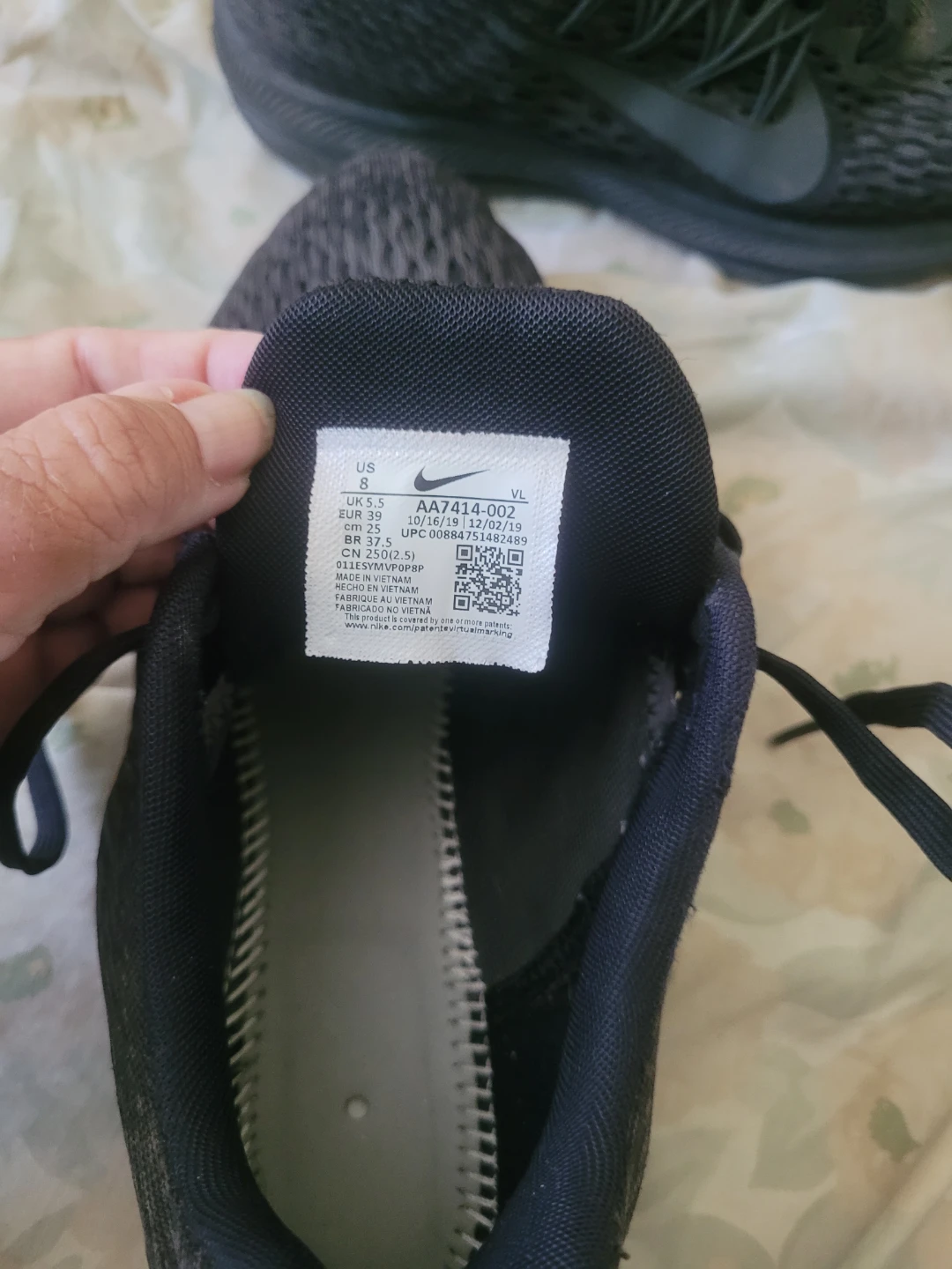 Size 8Nike Zoom Winflo Black - - photo 3