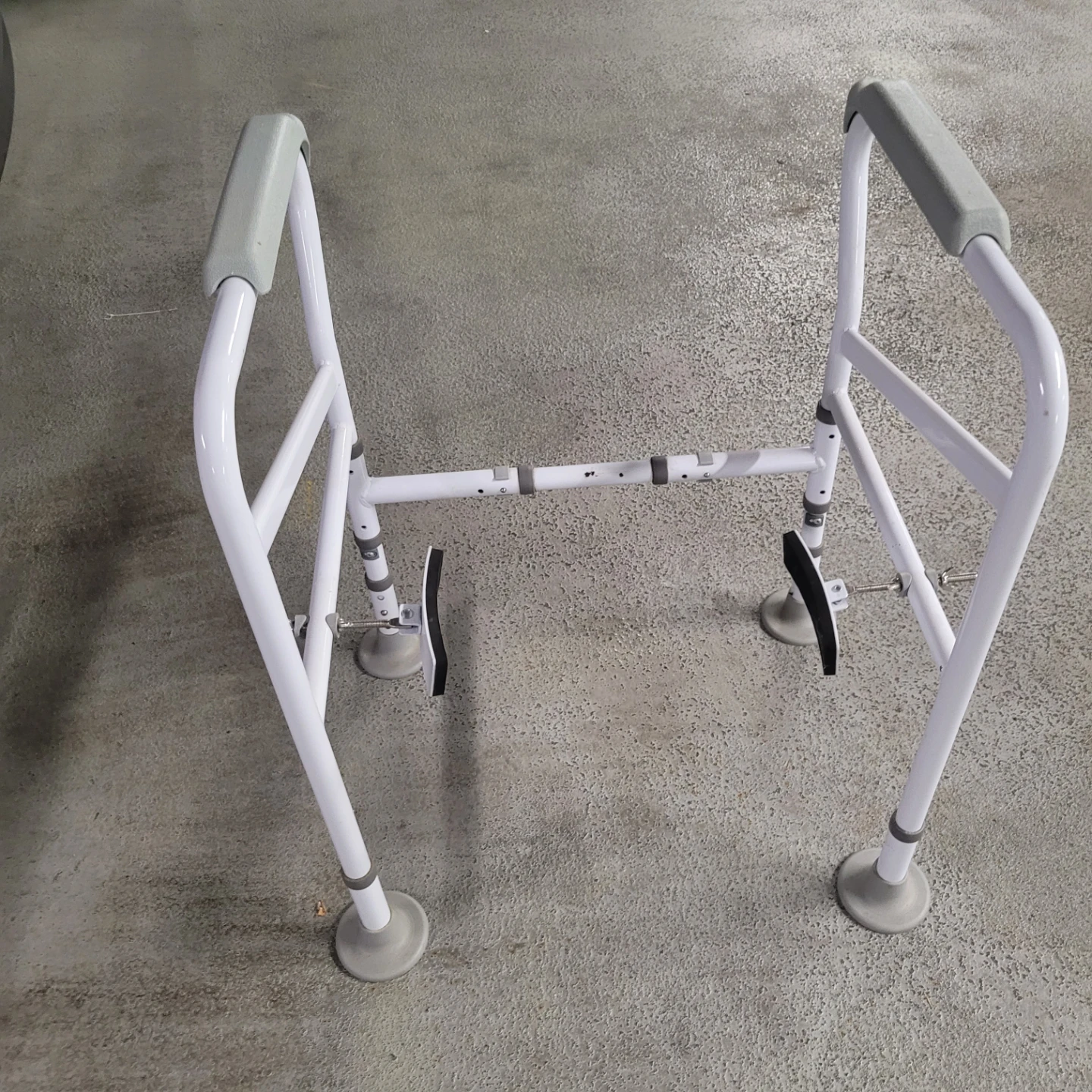 TOILET ASSIST RAIL-FOLDS