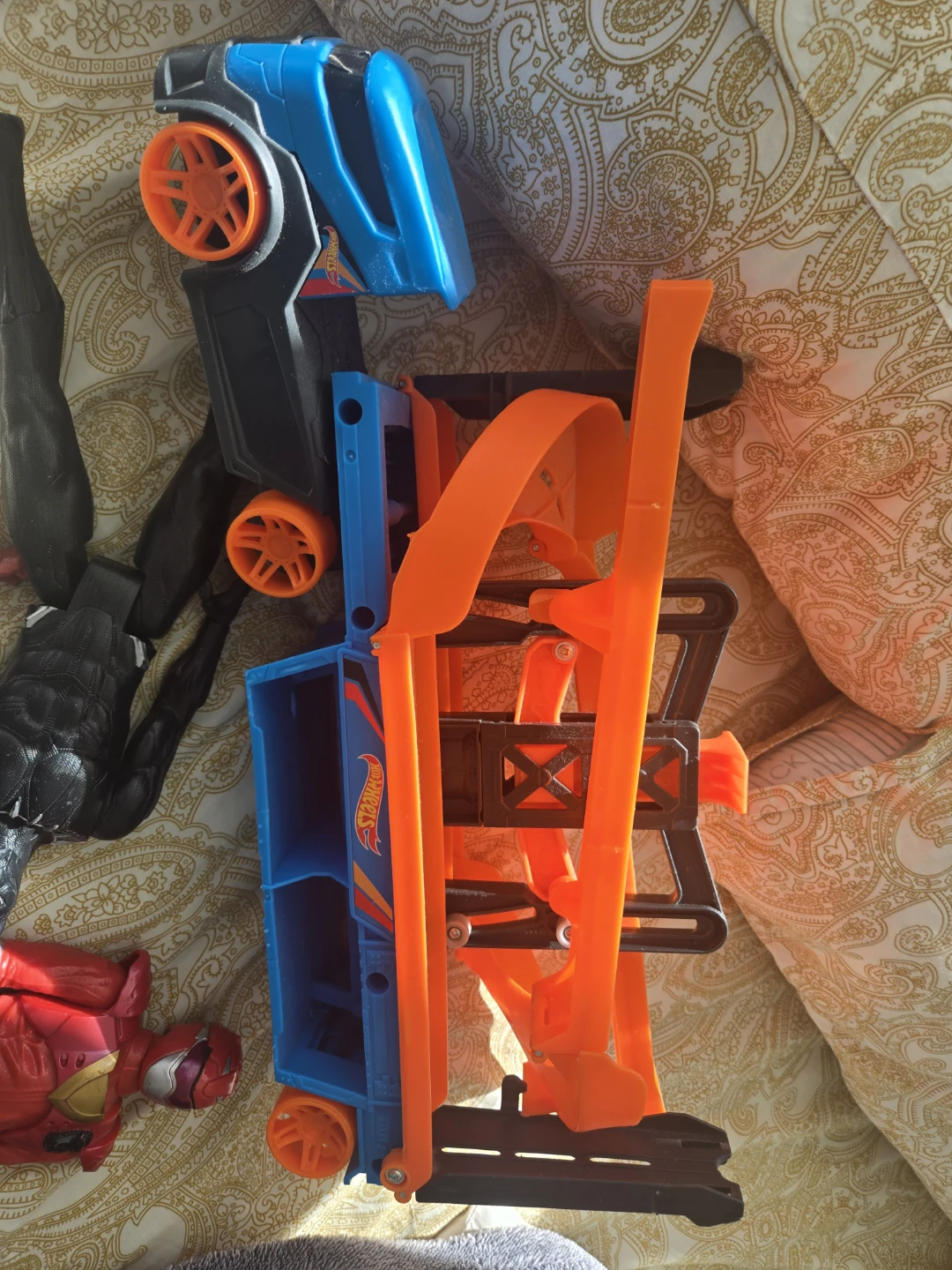 Hot Wheels Stunt Track & superhero - photo 2