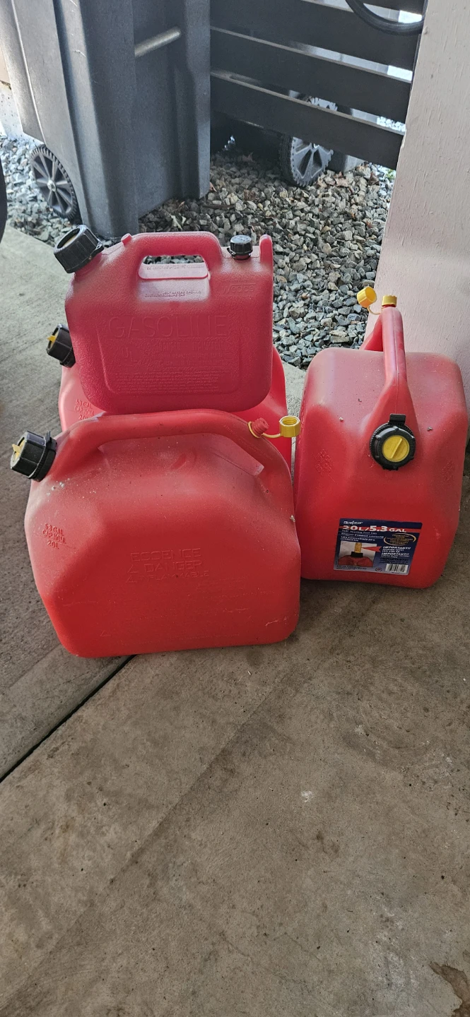 Red plastic gas cans (2L & 5.3GAL)