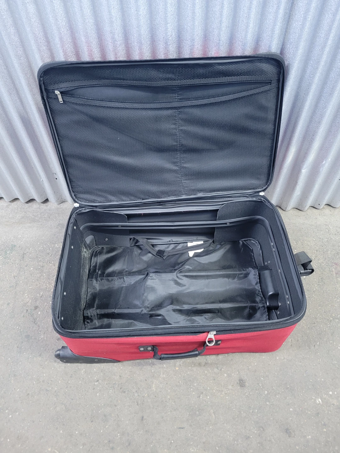 American Tourister Red Rolling Suitcase - photo 4