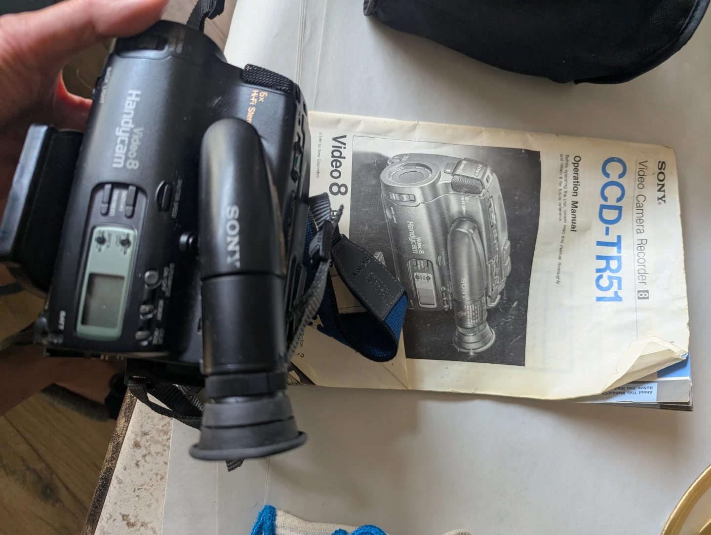 Sony CCD-TR51 Video Camera Recorder, case, batteries,