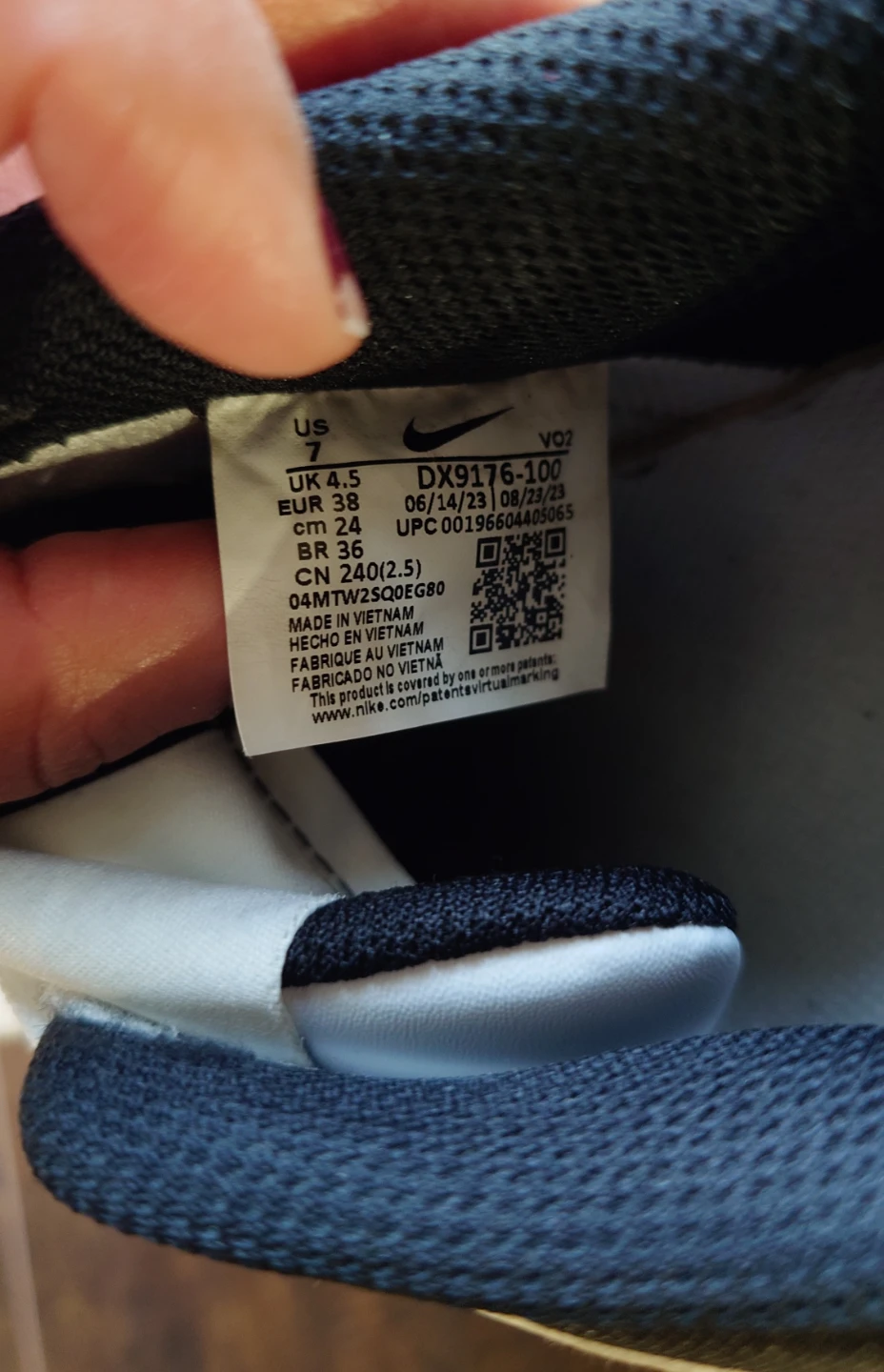 Nike Low-Top Sneakers - White & Black - Size 7 - photo 3