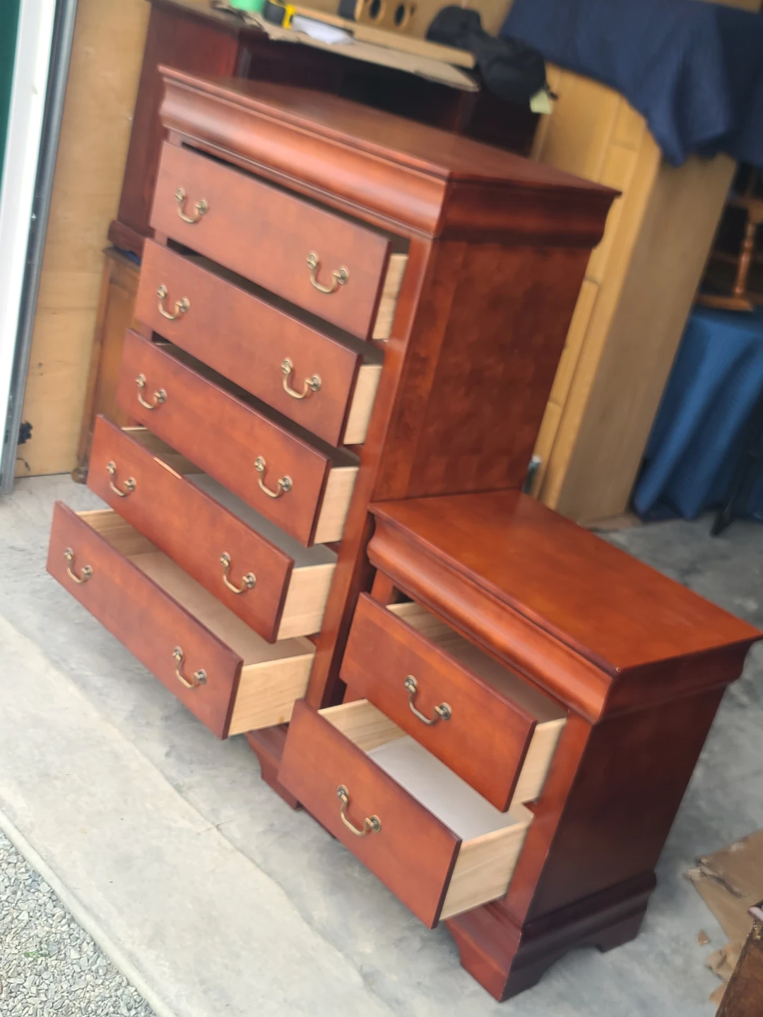 Traditional Cherry Wood Dresser and Nightstand Set - photo 2