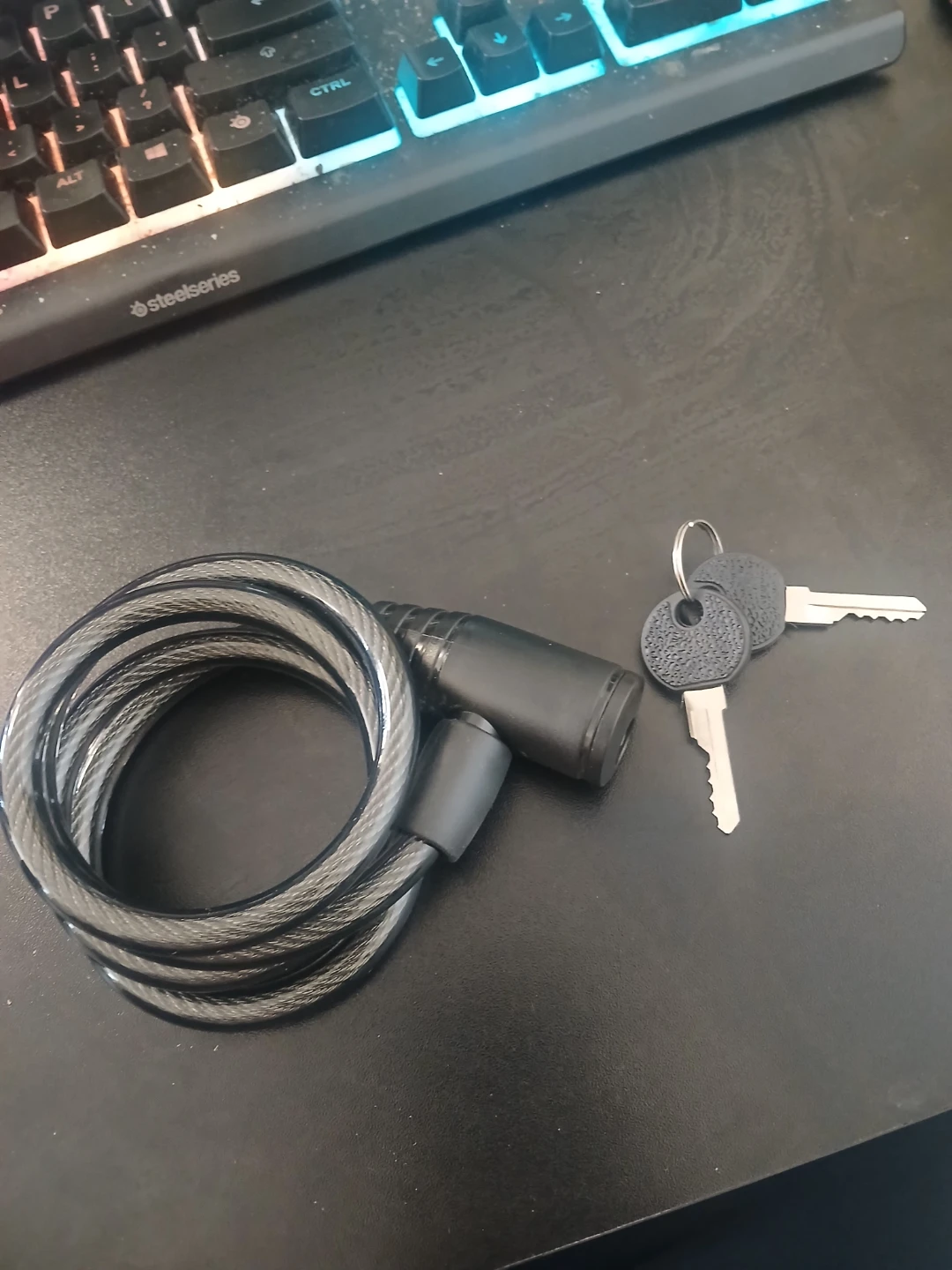 Robust bike lock with strong vinyl coating includes 2 keys 40" - photo 4