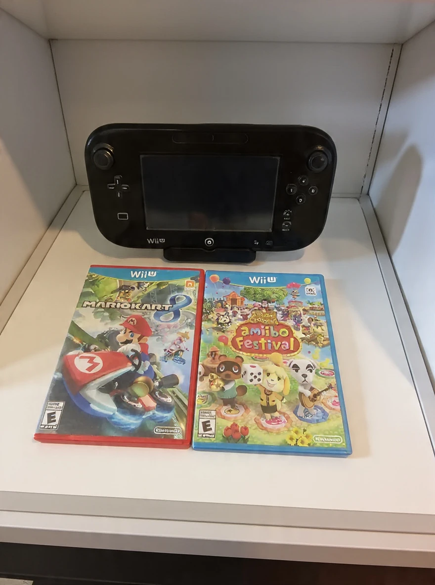 Nintendo Wii U GamePad with Mario Kart 8 and Amiibo Festival