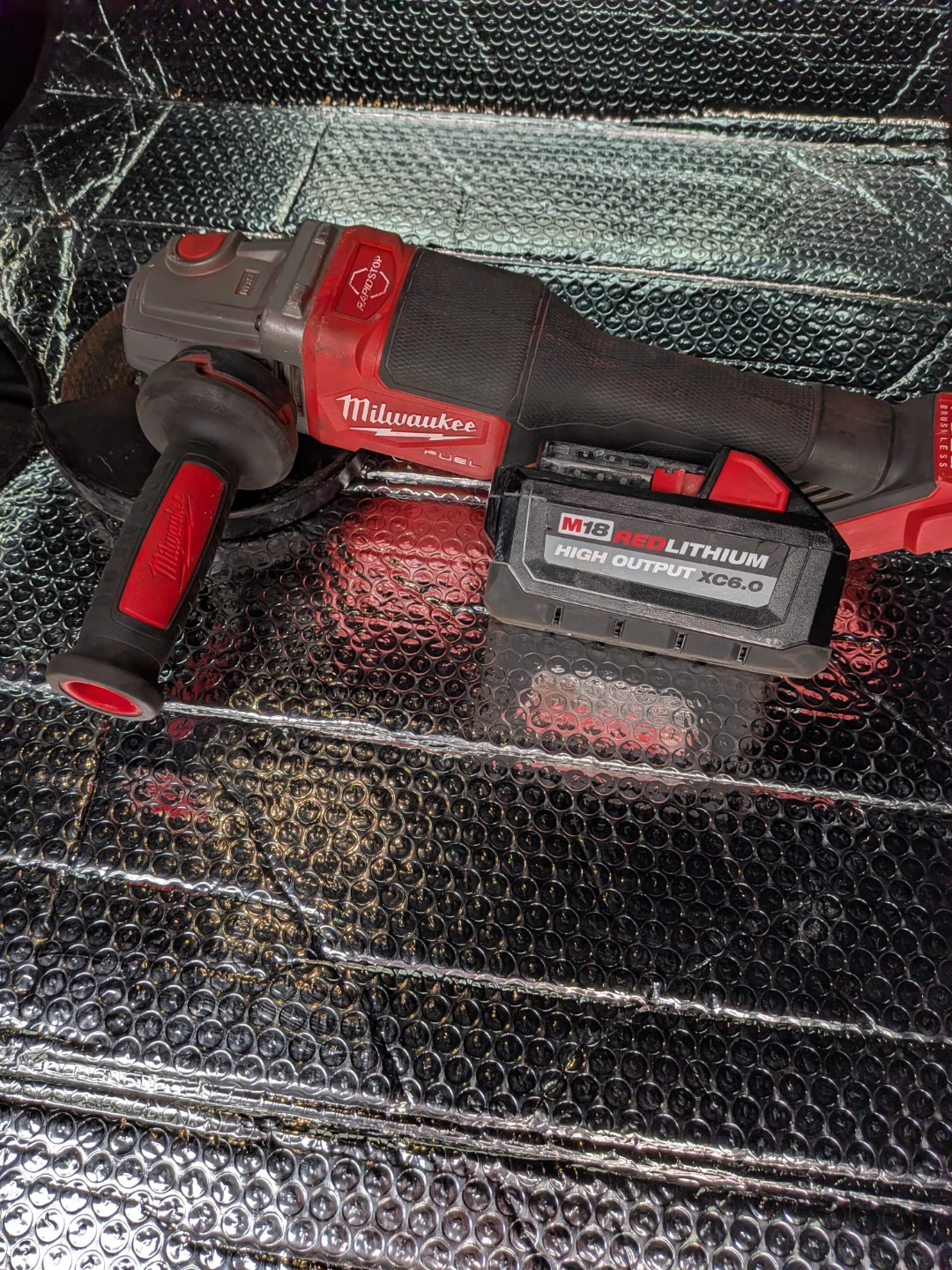 4.5"- 6" Milwaukee FUEL 18V Grinder with 6.0 AH Battery - photo 2