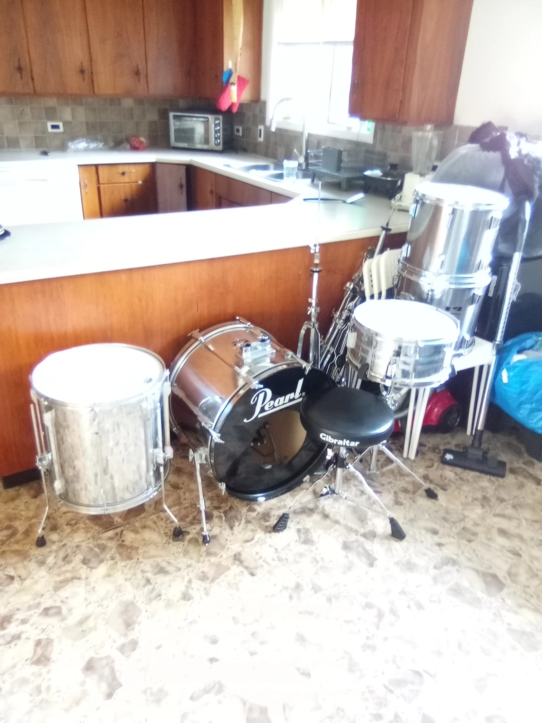 Pearl Drum Kit with Gibraltar Throne