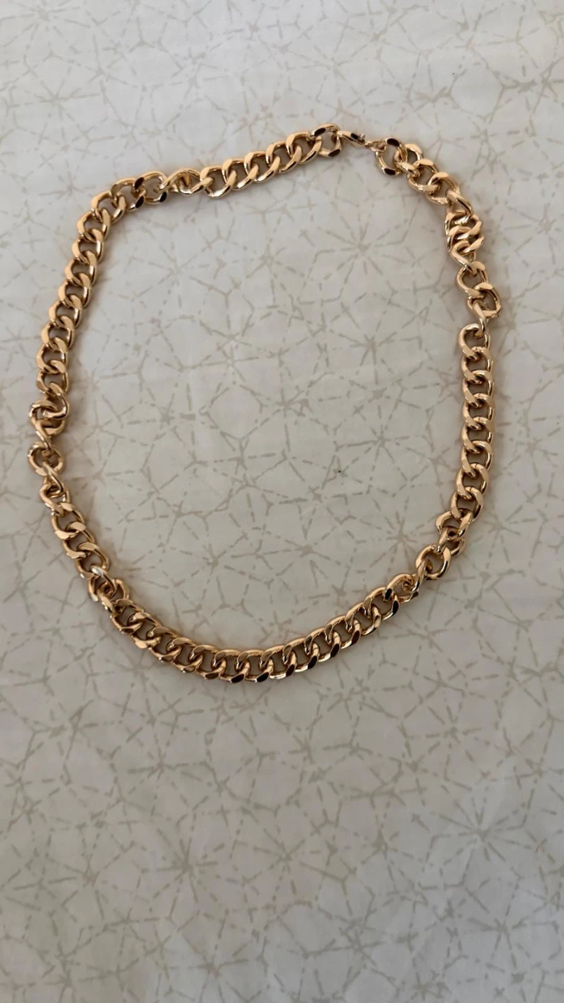Gold coloured chain necklace