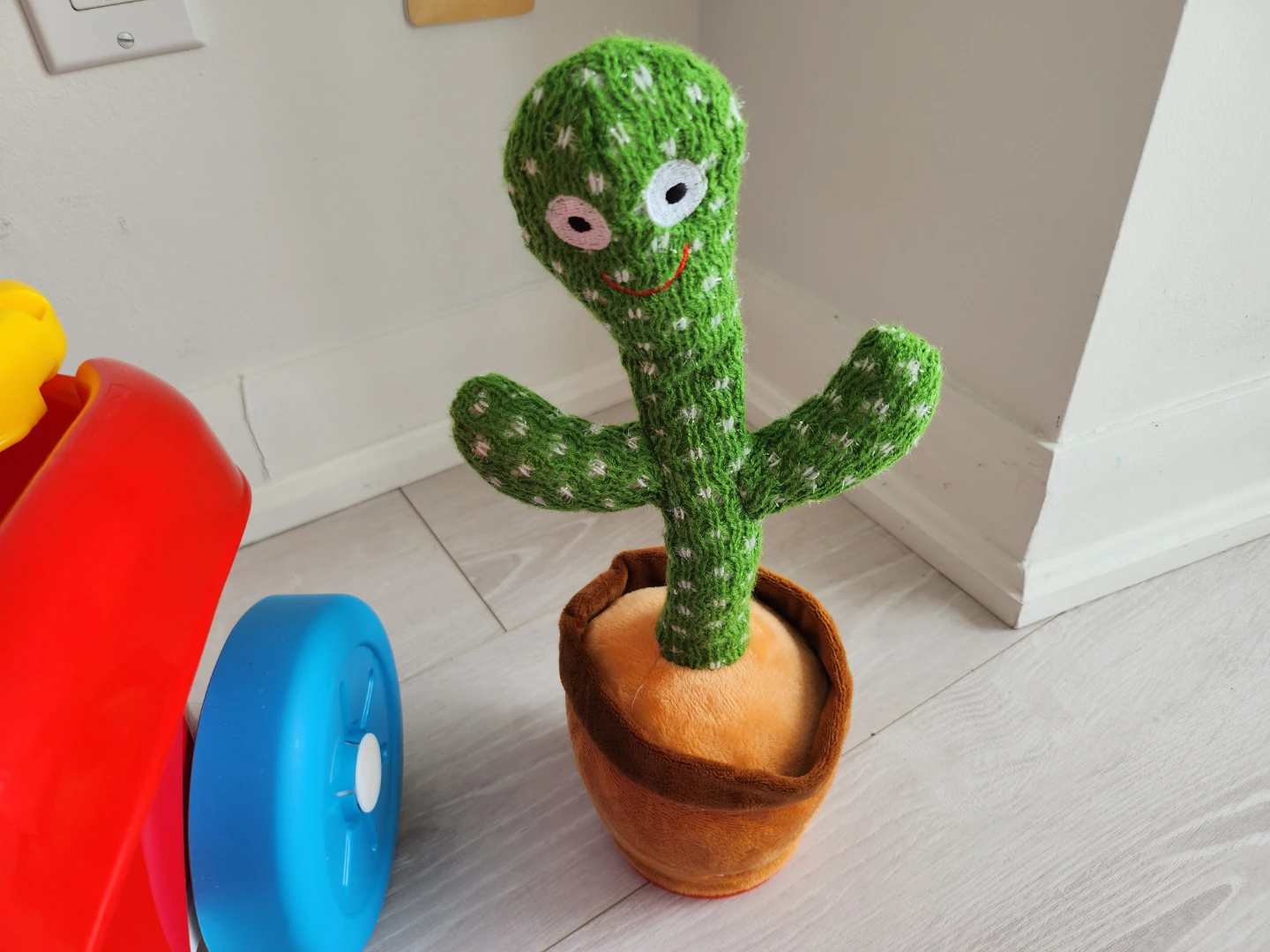 (💫All for $10!!) Mega Bloks wagon, Dancing cactus, Pop-up toy - photo 3