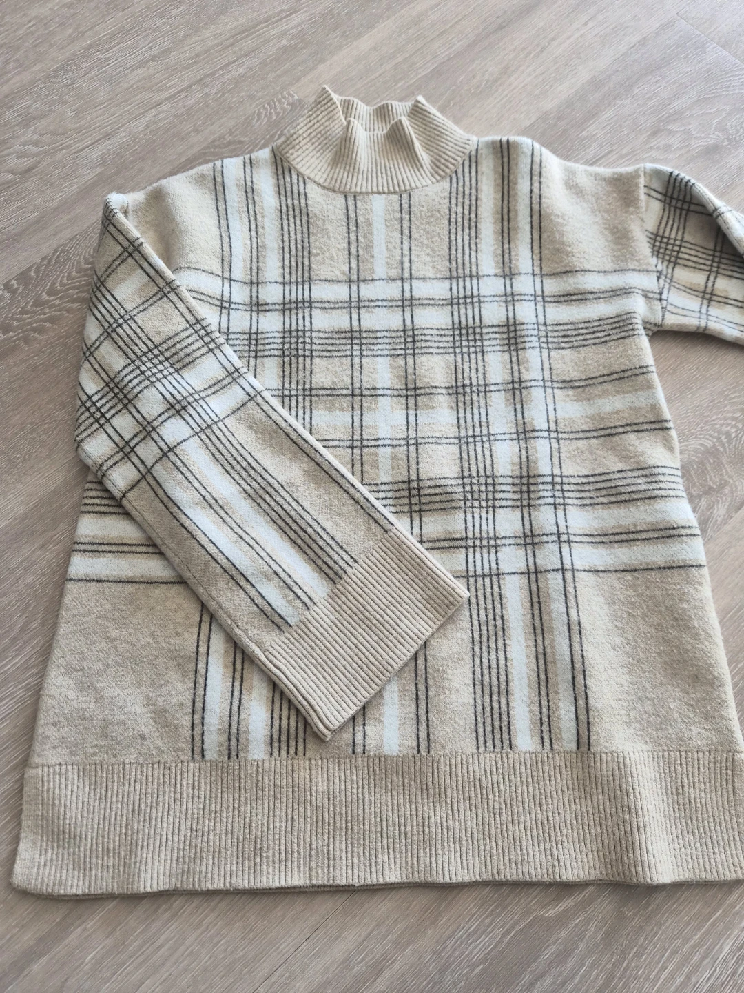 RW&Co. Sweater XS