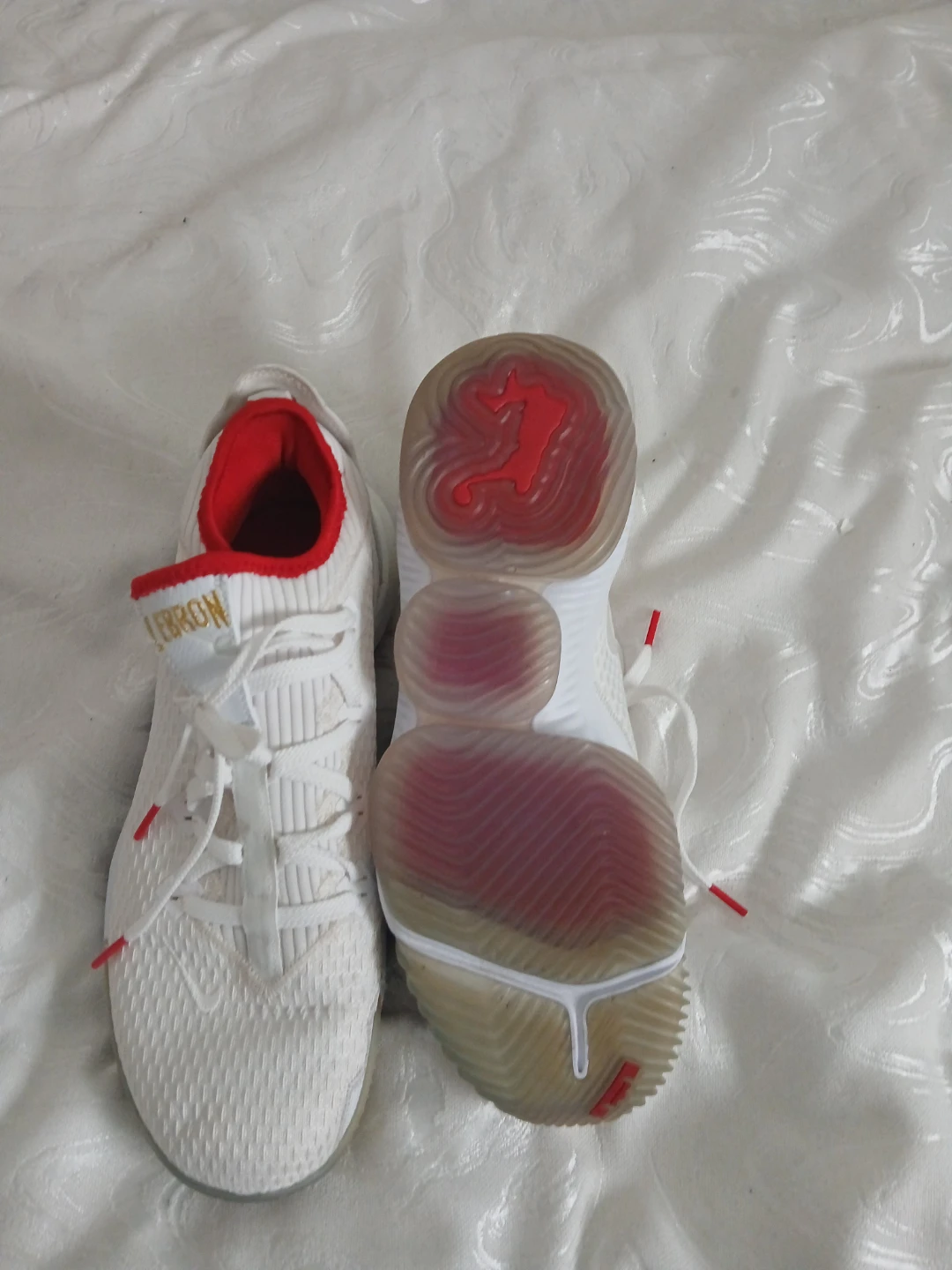 Jordans like new 45 dollars a pair - photo 3