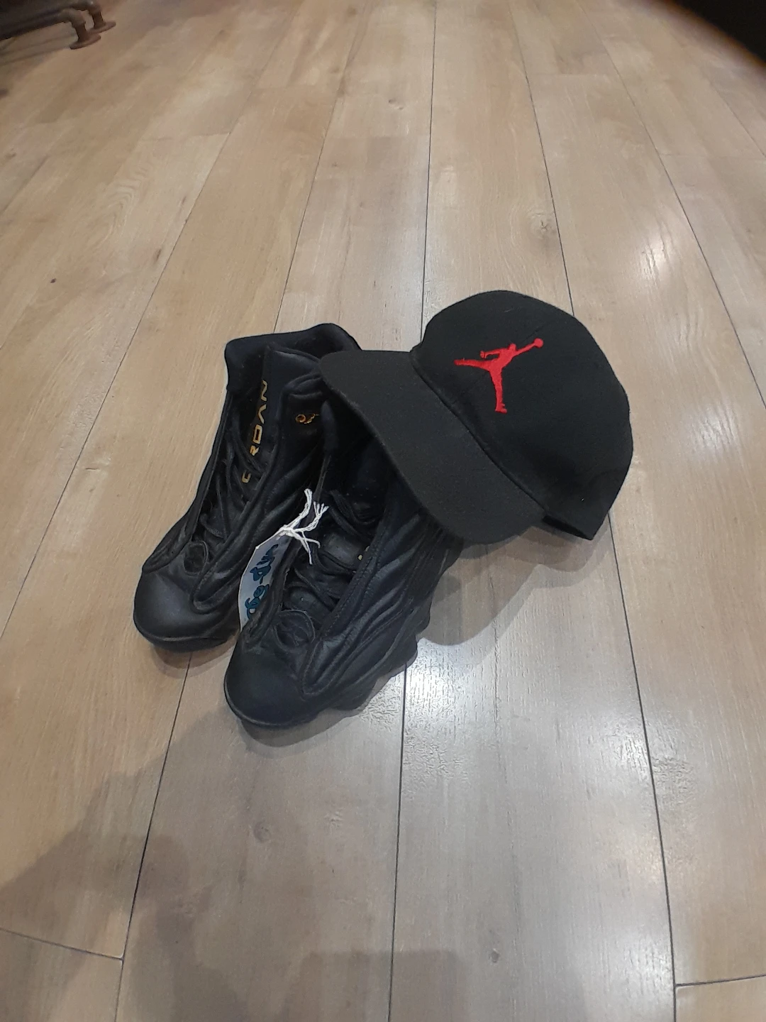 Jordan Black Sneakers and Cap Set Men's Size 7 - photo 4