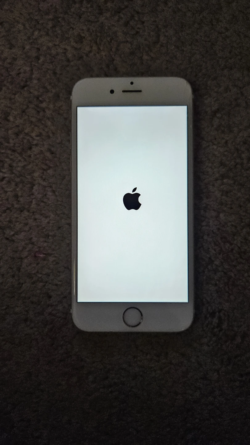Apple iPhone 6s Silver