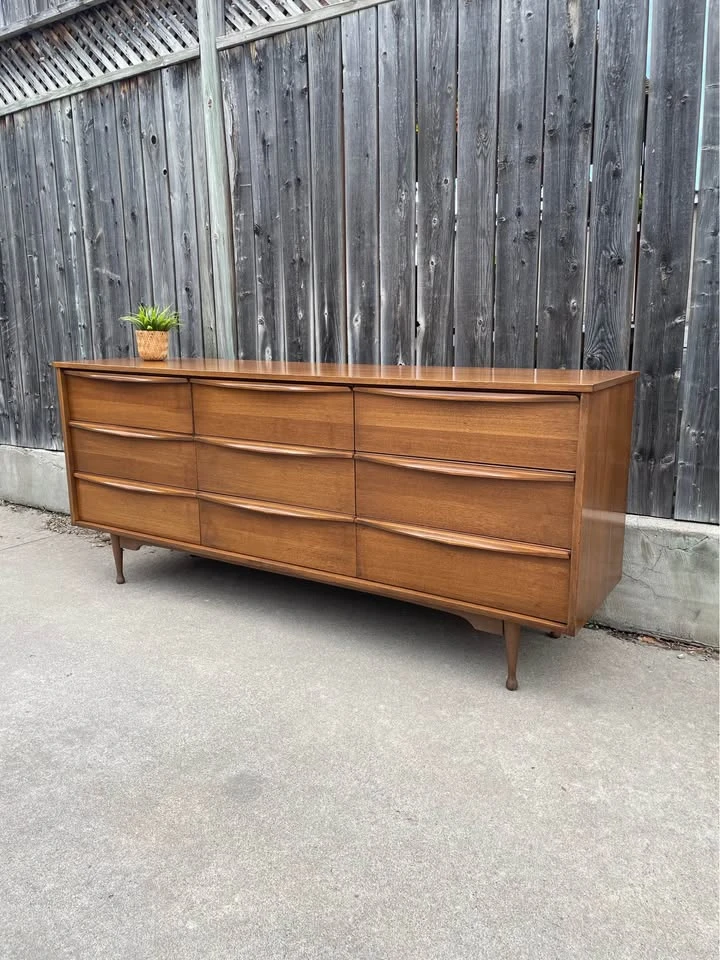 Mid-Century Modern 9-Drawer Dresser - photo 2