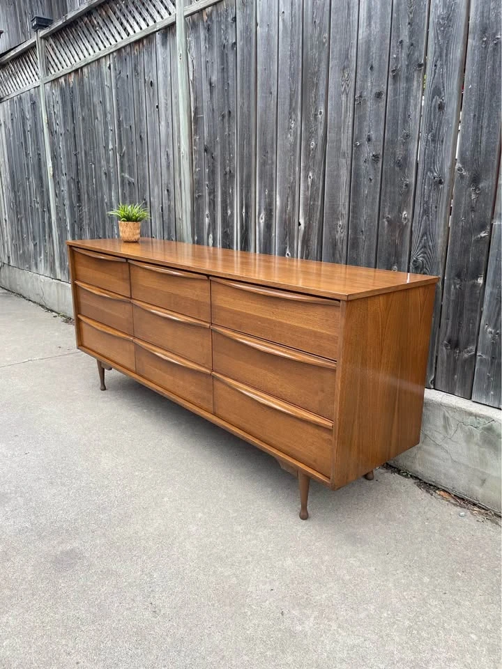 Mid-Century Modern 9-Drawer Dresser - photo 5