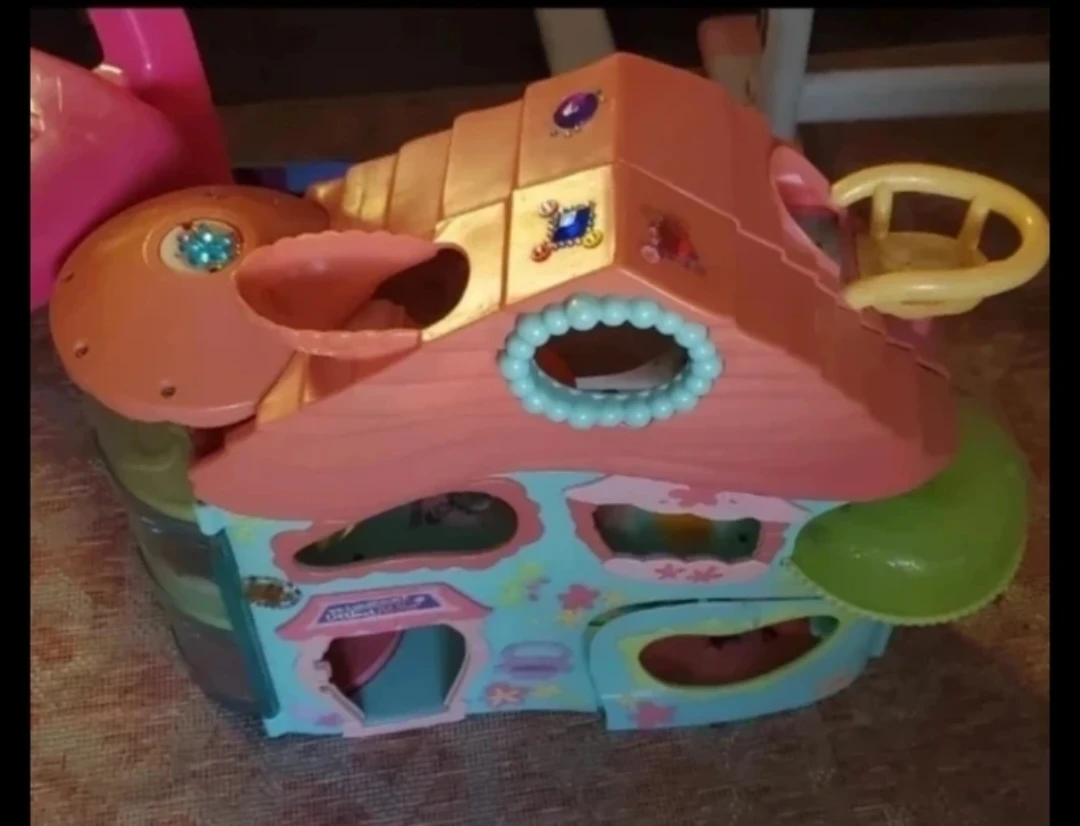 Littlest Pet Shop Get Better Center Playset