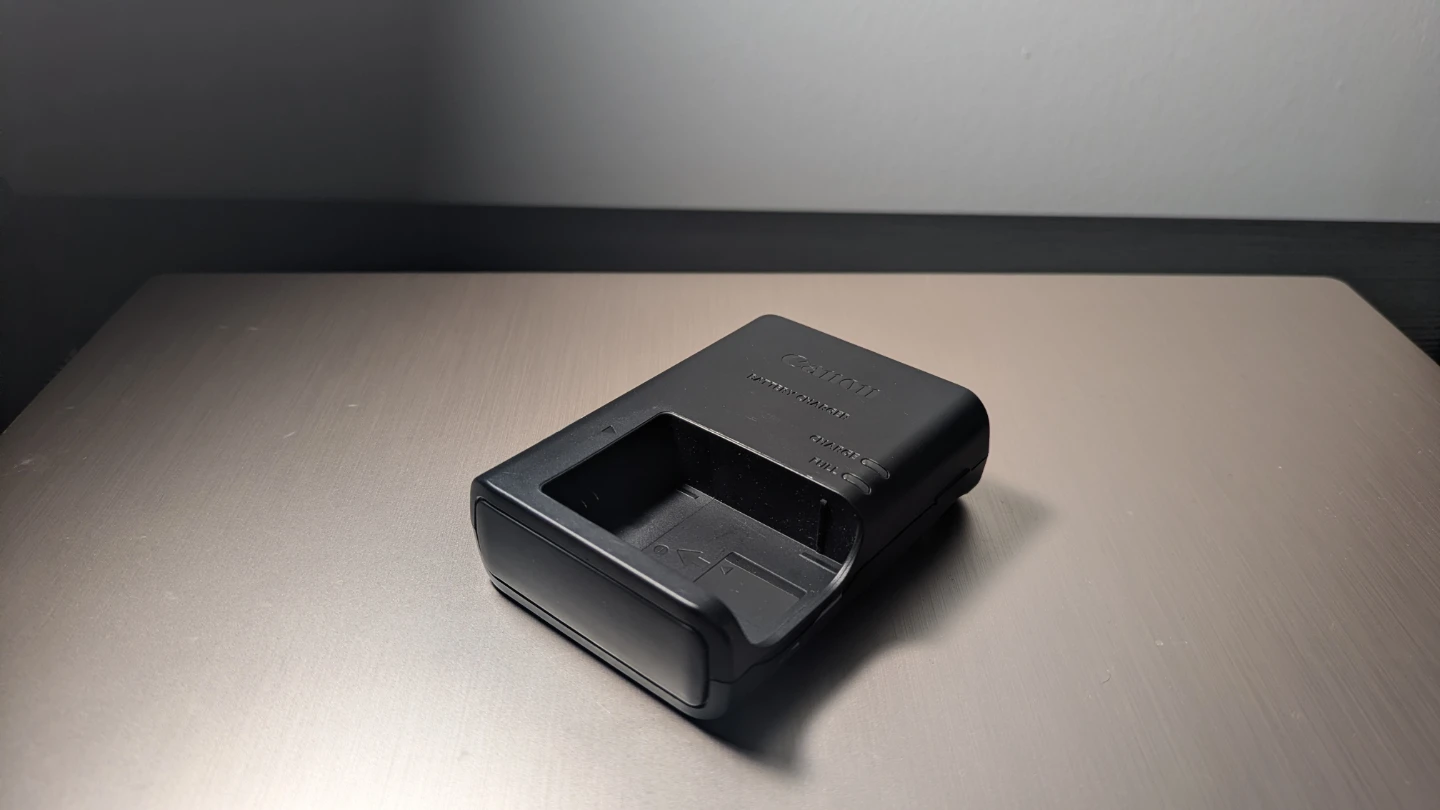 Canon EOS M100 + Accessories (Mint Condition) - photo 3
