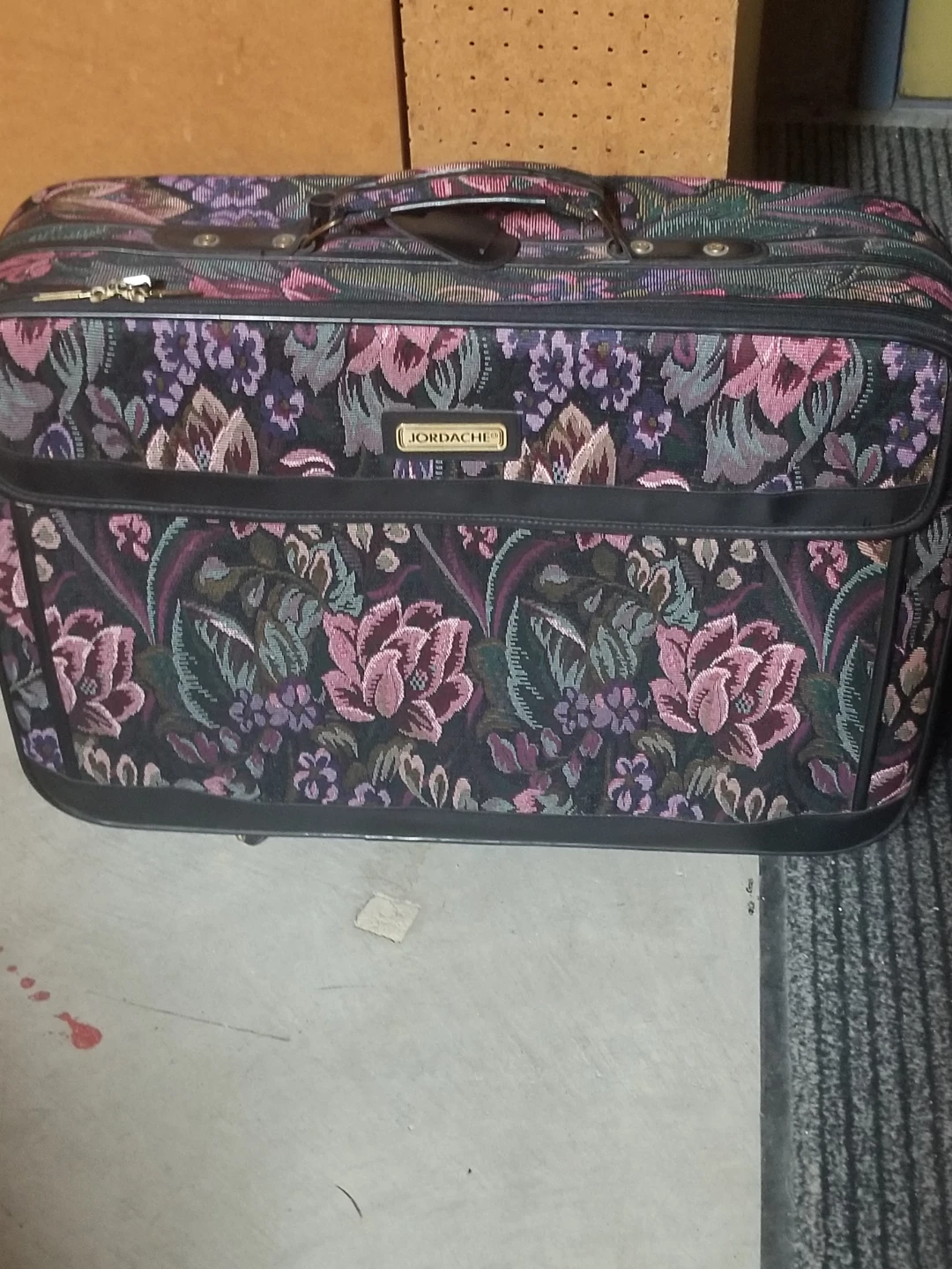 Like-new 30-inch Jordache suitcase