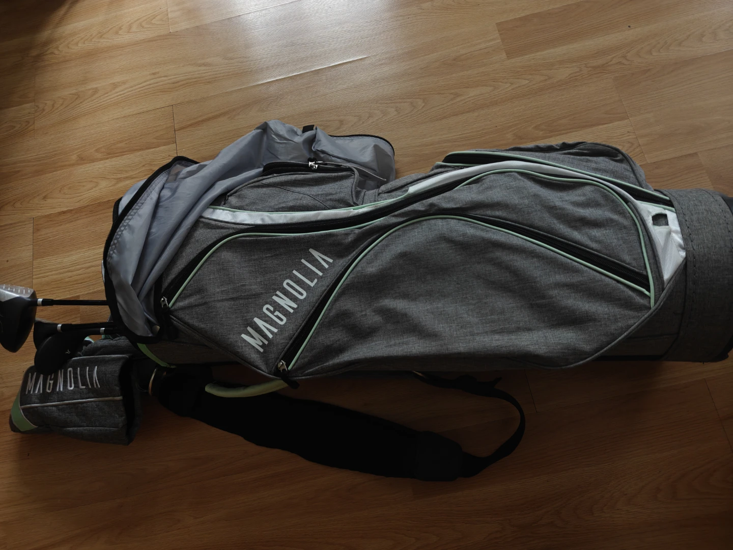 Magnolia Golf Bag with Clubs Wilson