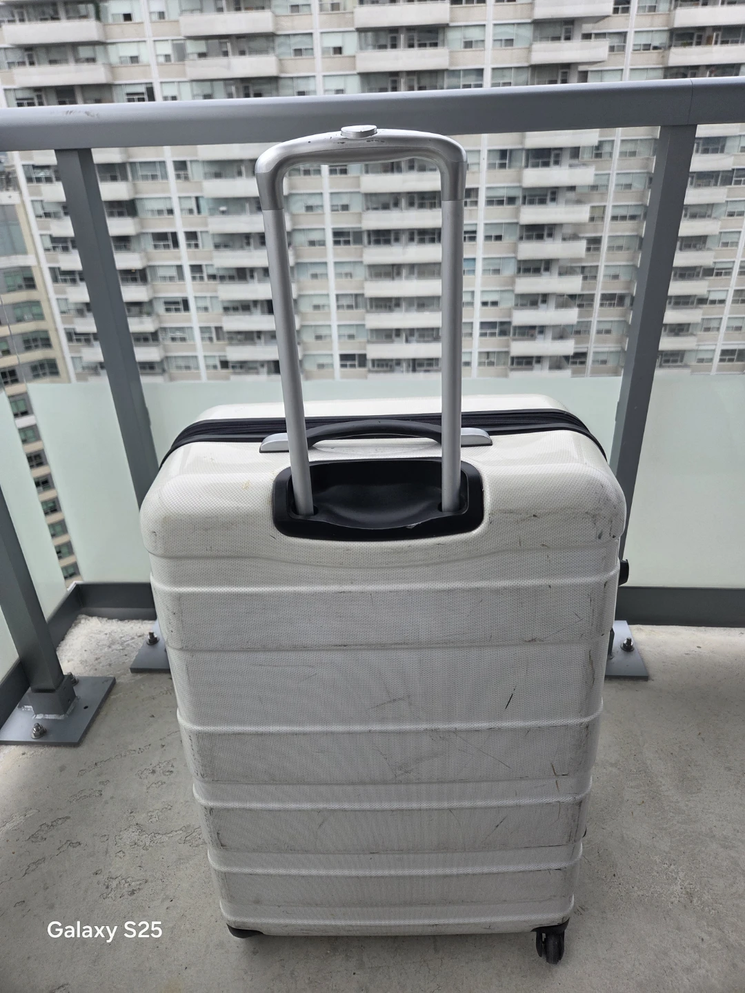 American Tourister White Hardside Suitcase - photo 4