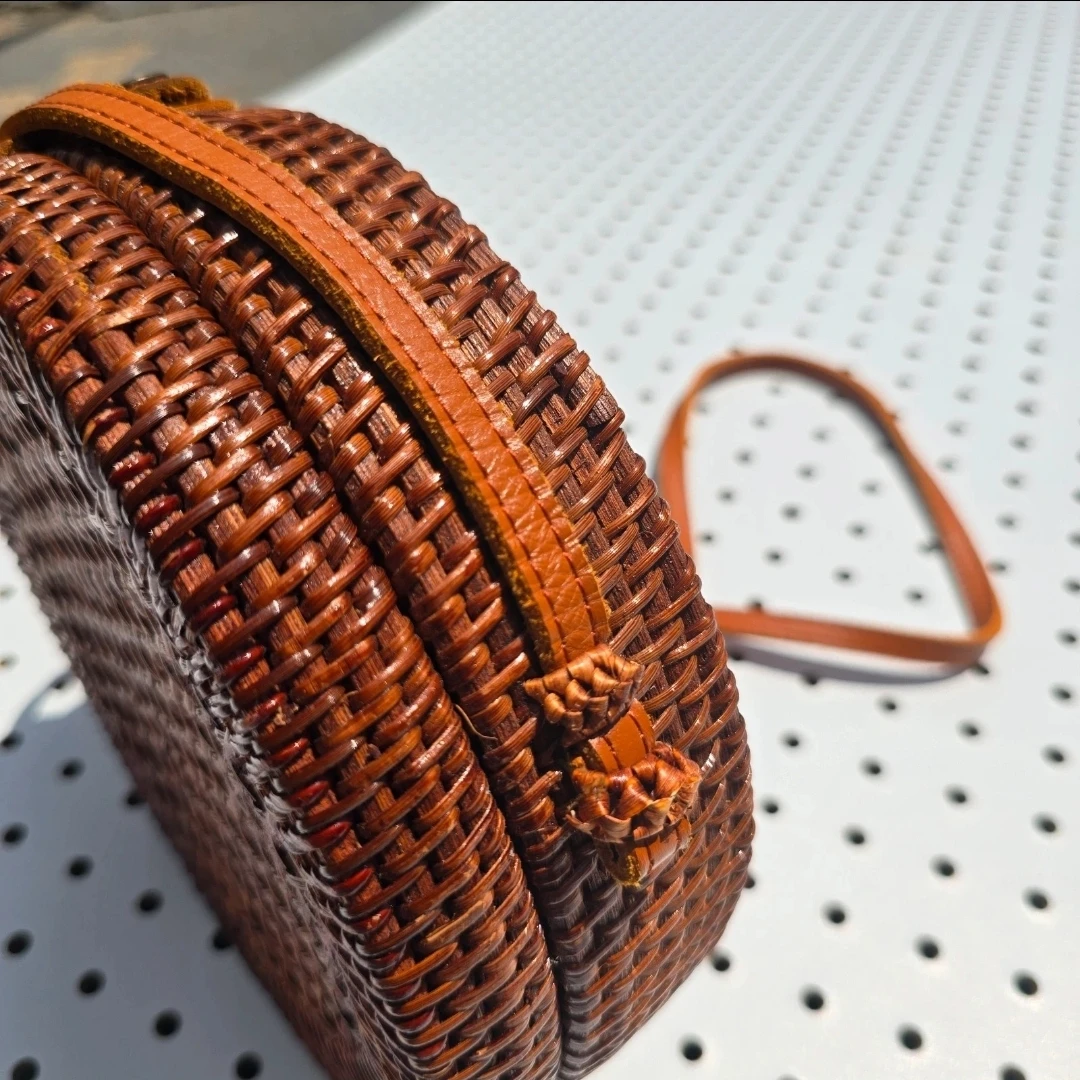 Handwoven Balinese round rattan crossbody bag - photo 5