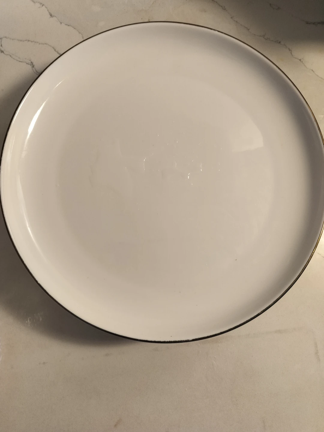 White Dinner Plates with Gold Rim - photo 4