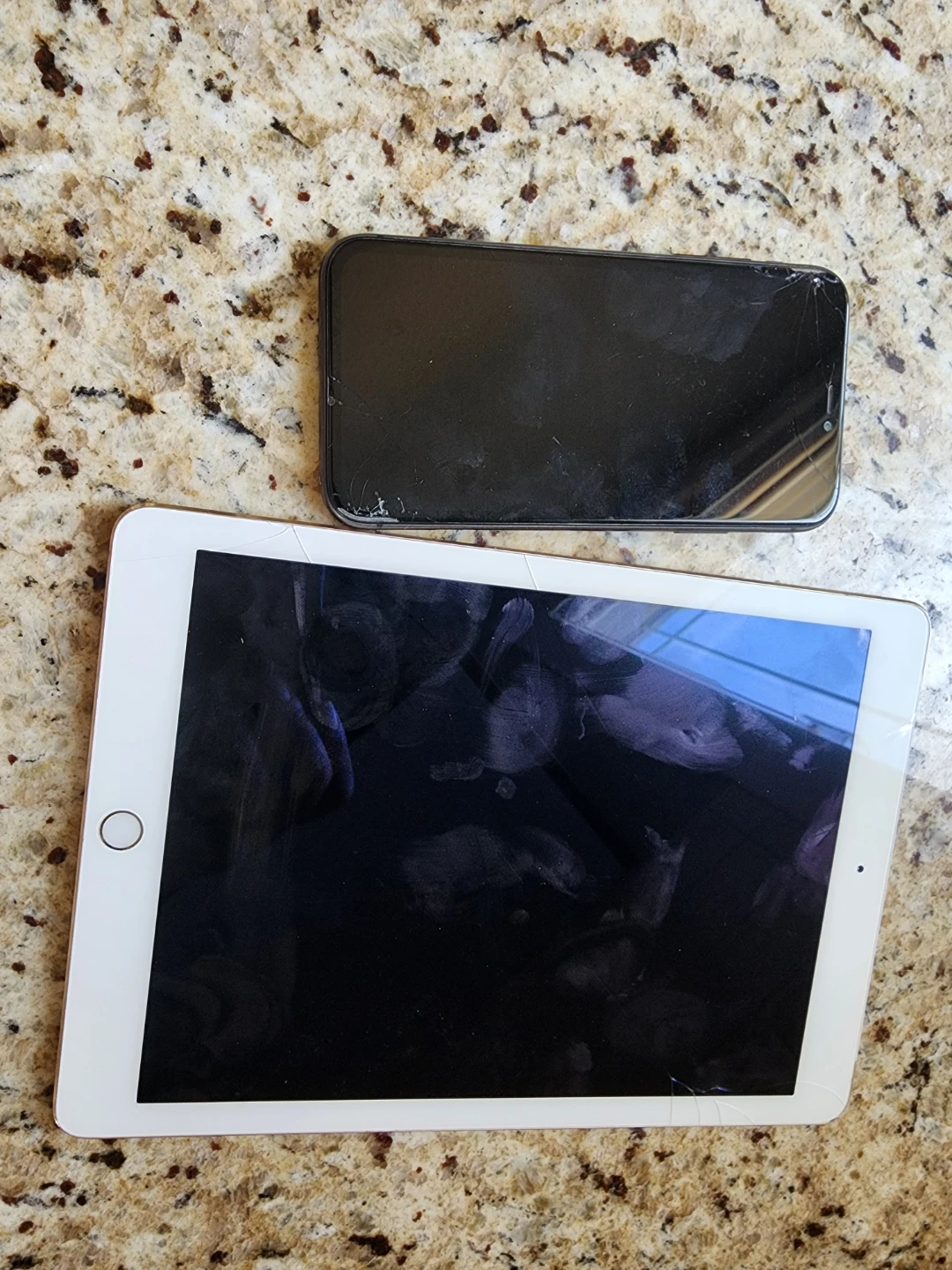 Apple iPhone & iPad - For Parts/Repair