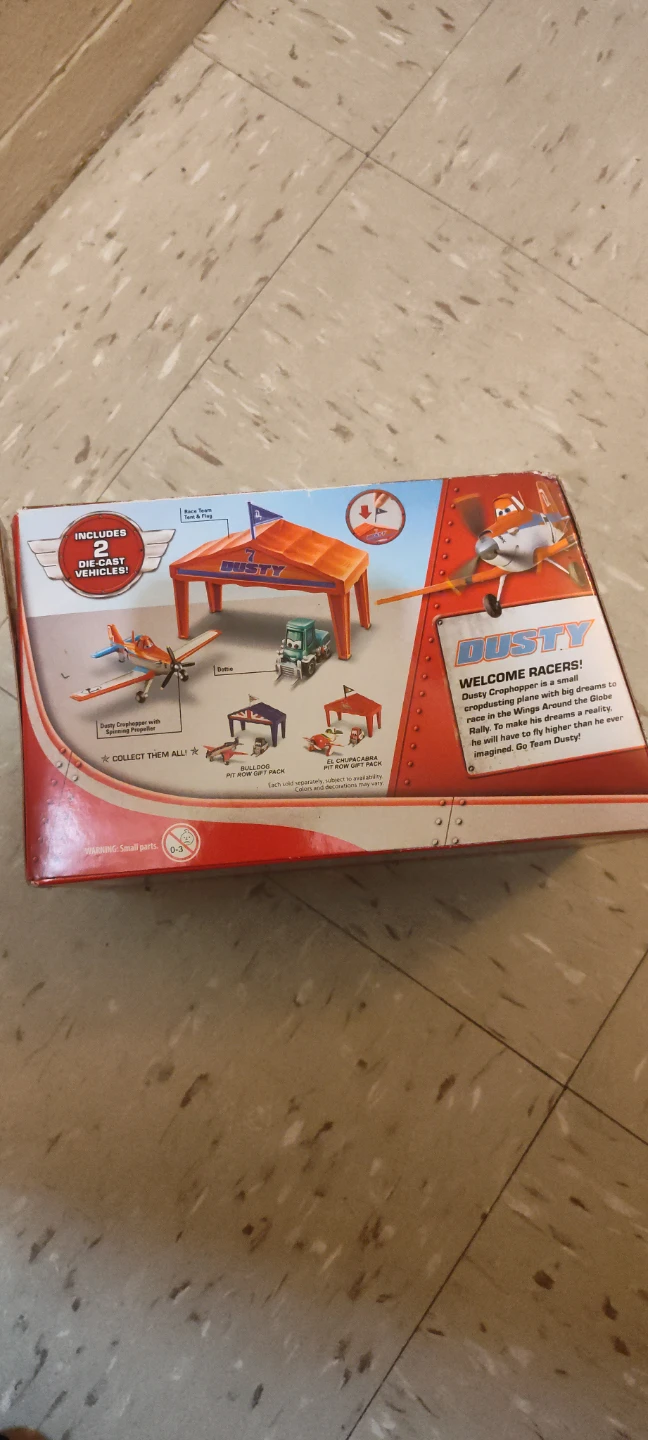 Disney Planes Dusty Crophopper Pit Row Gift Pack - photo 3