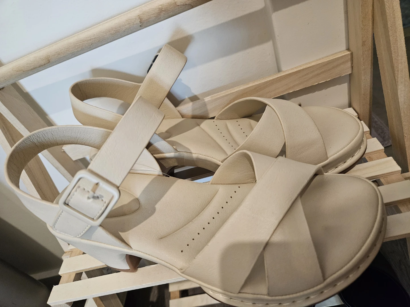 size 6.5 brand new womens sandal never worn - photo 3