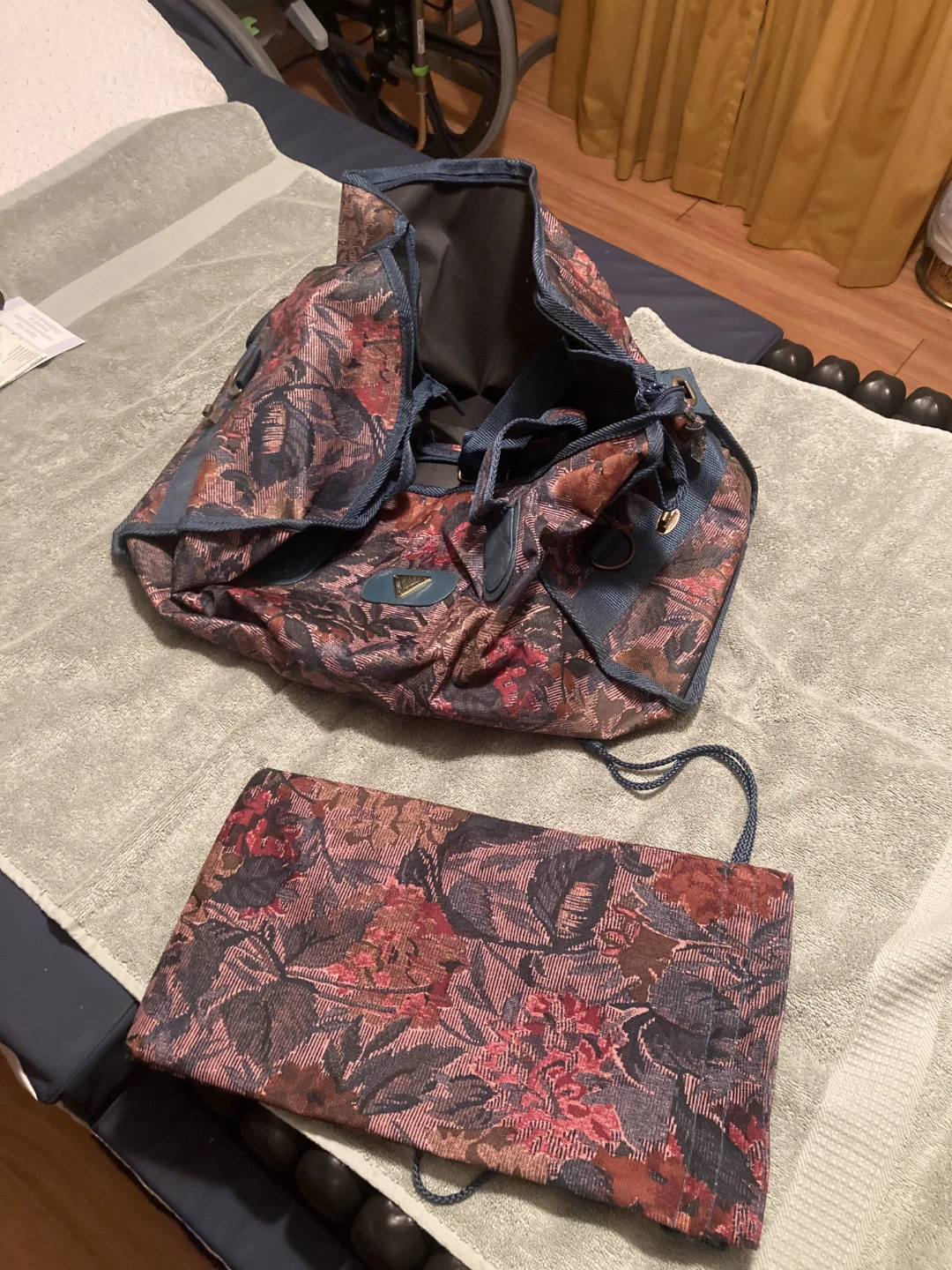 Riviera Paris New York Tote Bag with Matching Pouch - photo 3