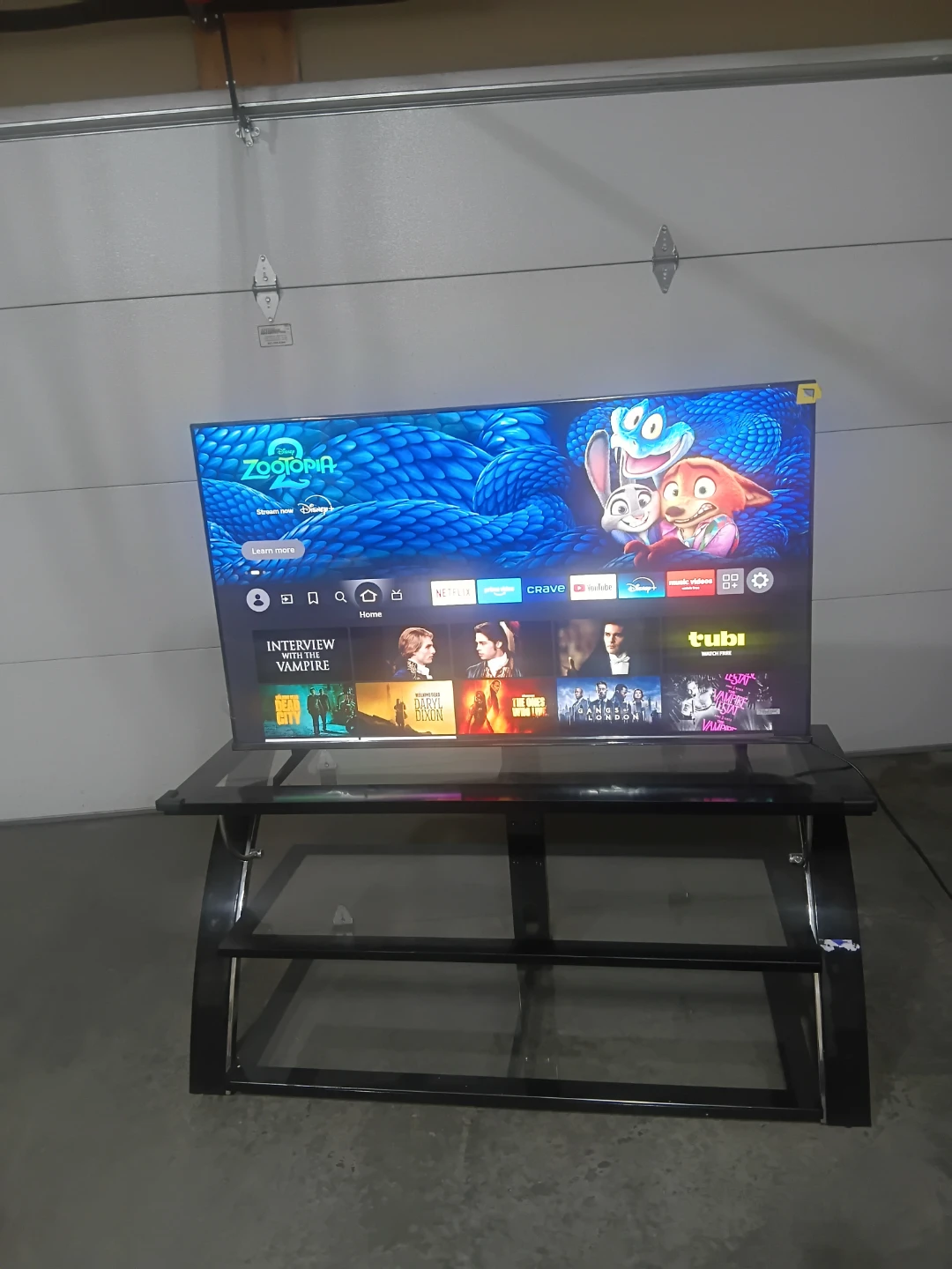 Hisence 50"  QLED Fire tv with table