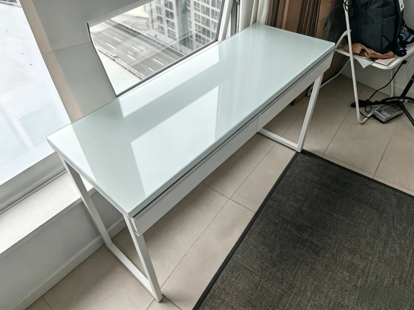 Modern Glass‑Top Desk – 120 cm Wide, Two Drawers - photo 2