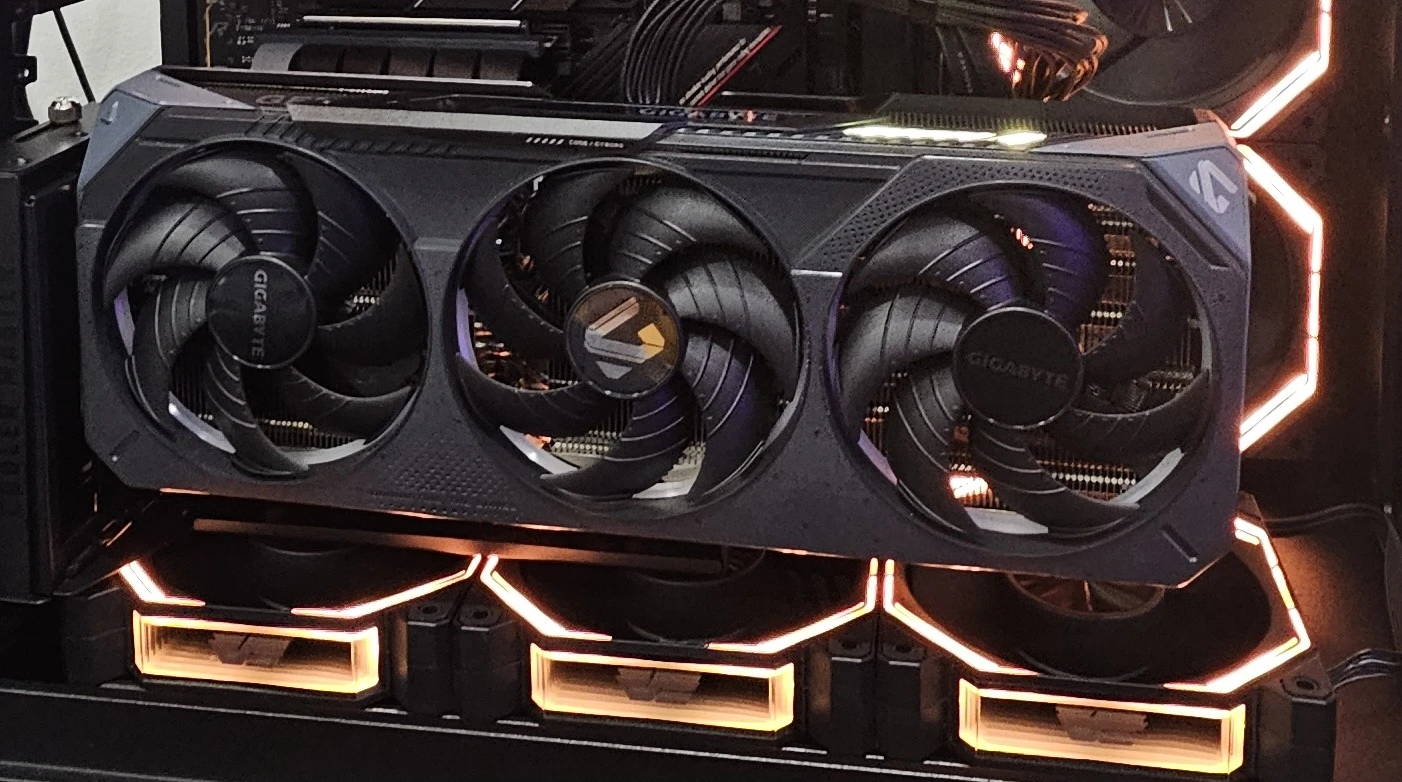 Gigabyte Gaming OC RTX 5070 12GB – Excellent Condition - photo 2