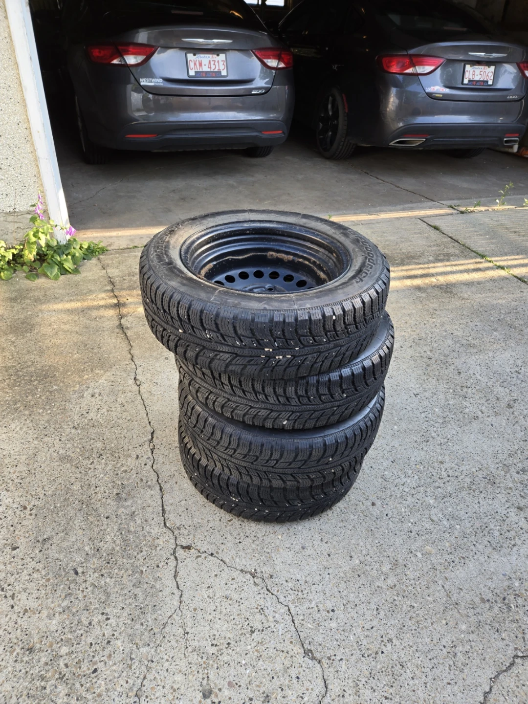 4 x BFGoodrich 185/65R15 88T Winter Tires on Rims