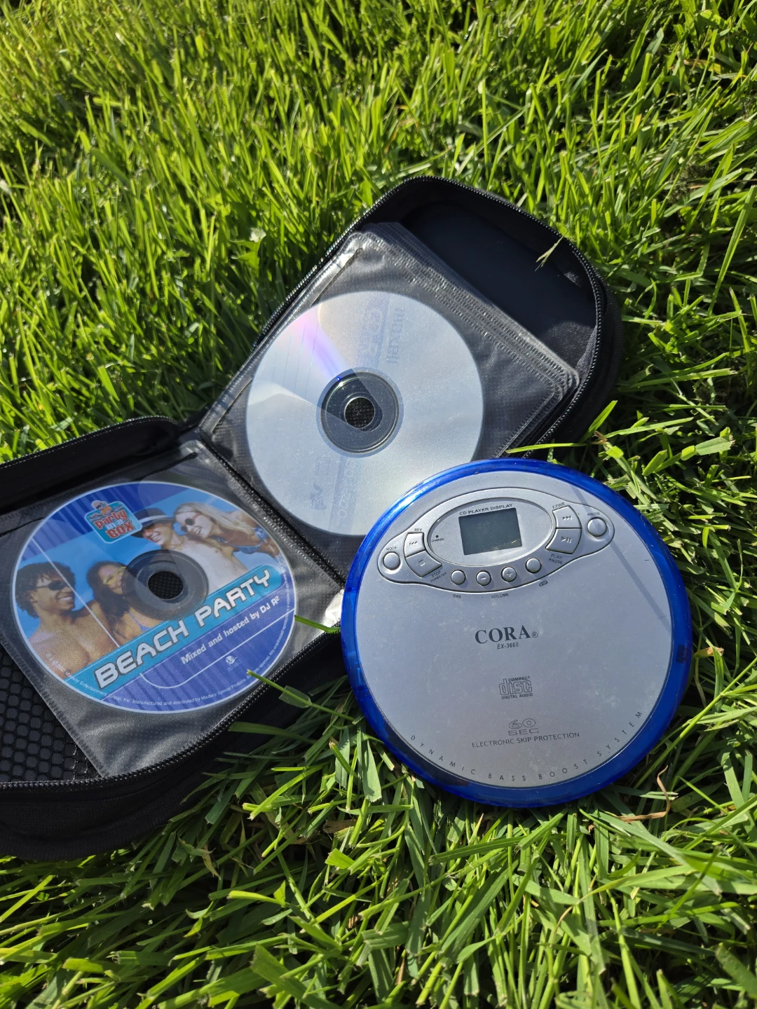 *unworking* Portable CD Player - photo 2