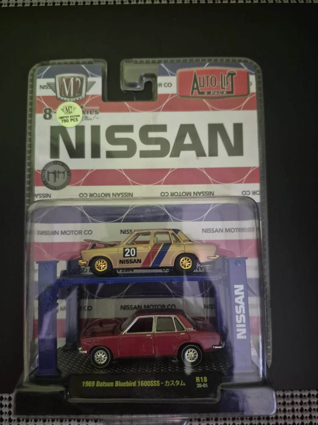 M2 Machines Auto-Lift Nissan 1969 Datsun Bluebird 1600SSS