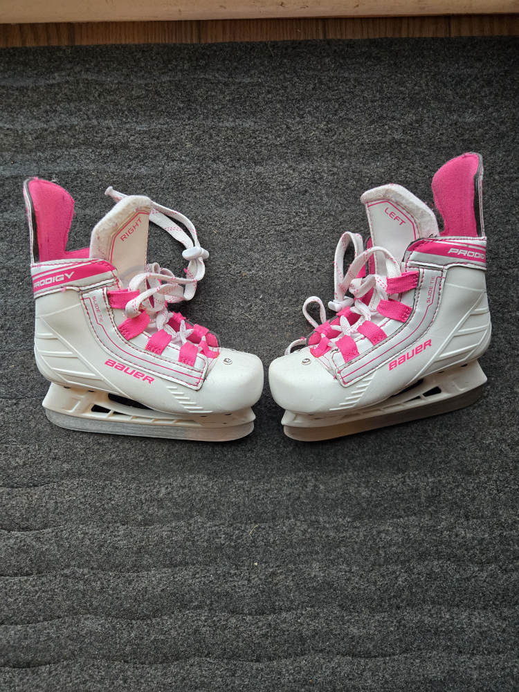 Bauer Prodigy Youth Ice Skates: Size 8/9y