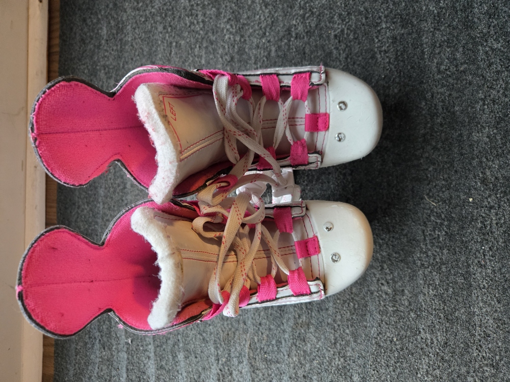 Bauer Prodigy Youth Ice Skates: Size 8/9y - photo 2